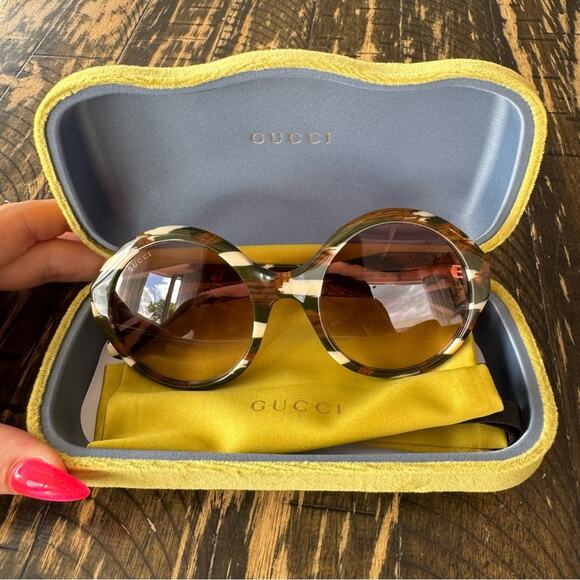 GUCCI - Green & White Marble Sunglasses - Picture 4 of 16